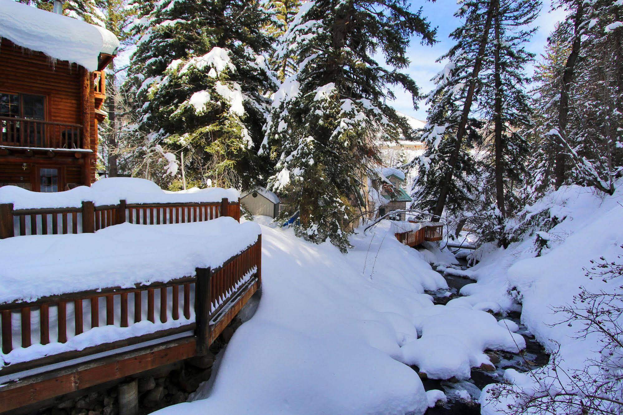 Log Cabin On The Stream Sundance エクステリア 写真